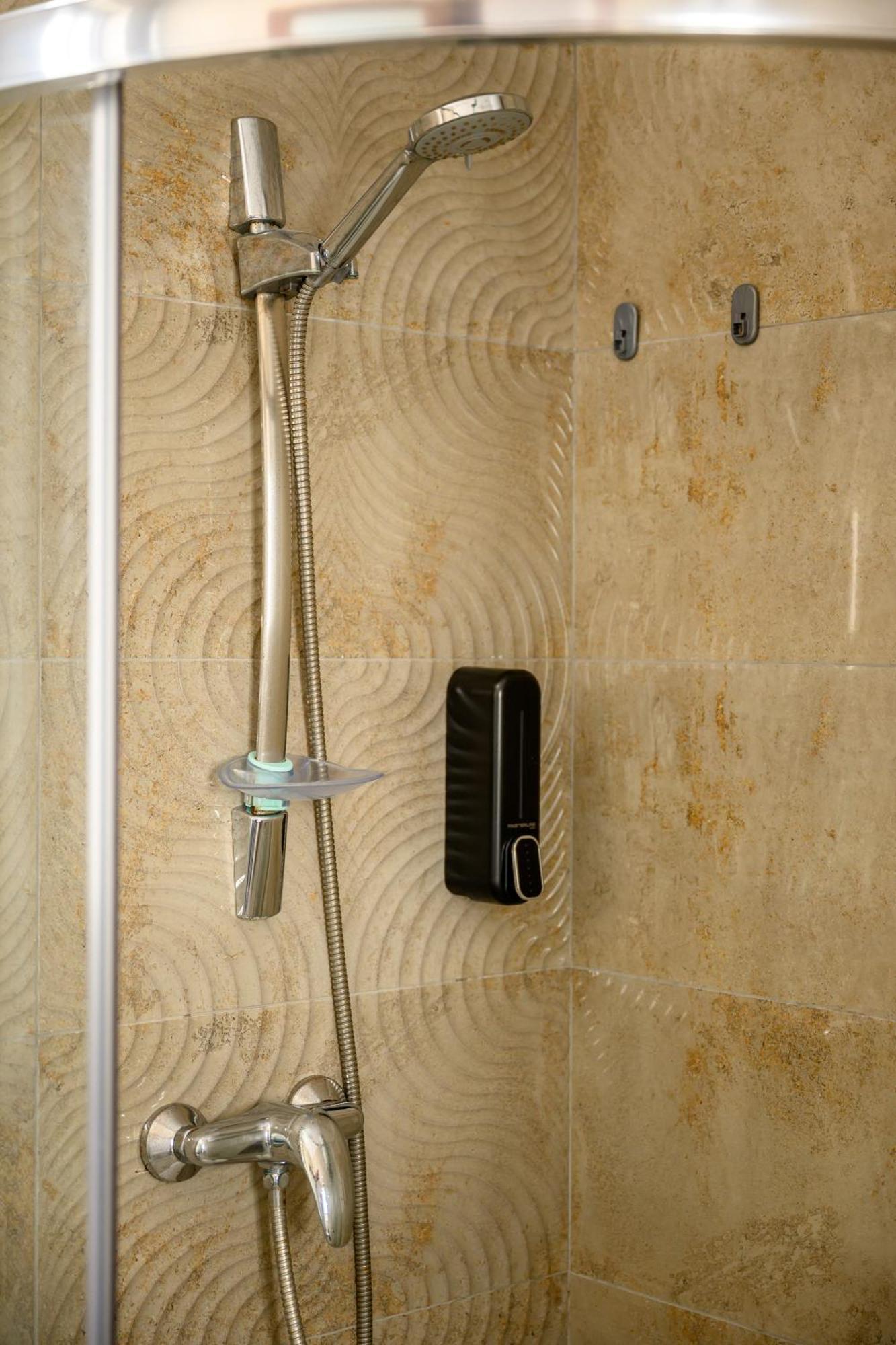 F11 Room 2, Private Room Two Single Beds Shared Bathroom In Shared Flat Msida Exterior photo