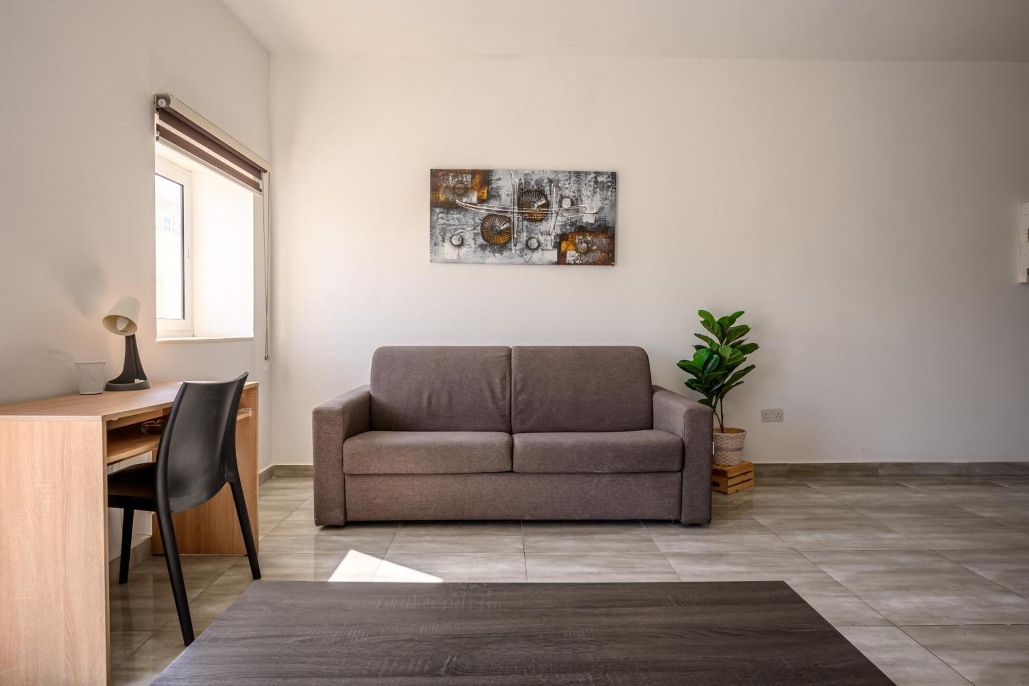 F11 Room 2, Private Room Two Single Beds Shared Bathroom In Shared Flat Msida Exterior photo