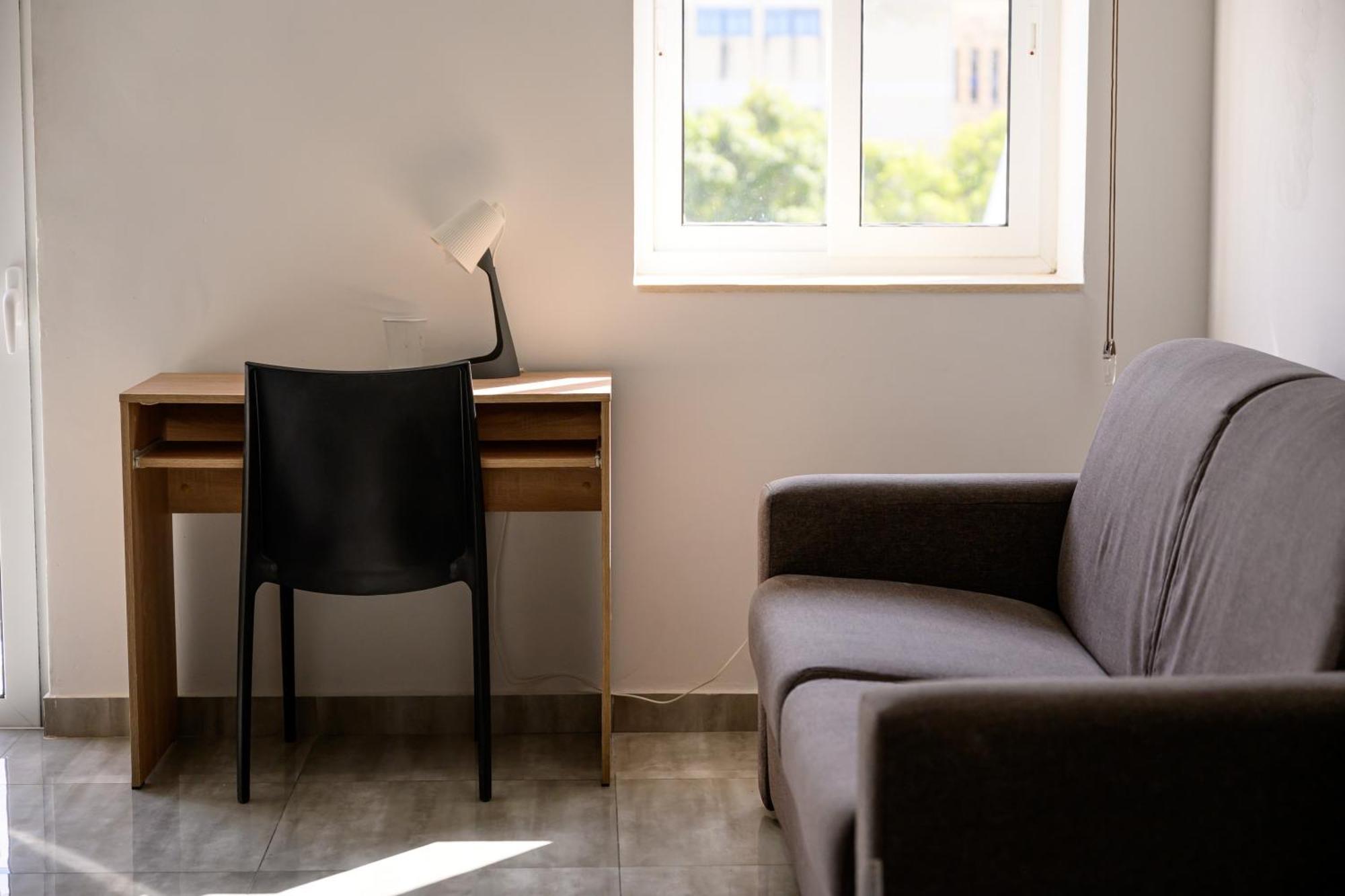 F11 Room 2, Private Room Two Single Beds Shared Bathroom In Shared Flat Msida Exterior photo